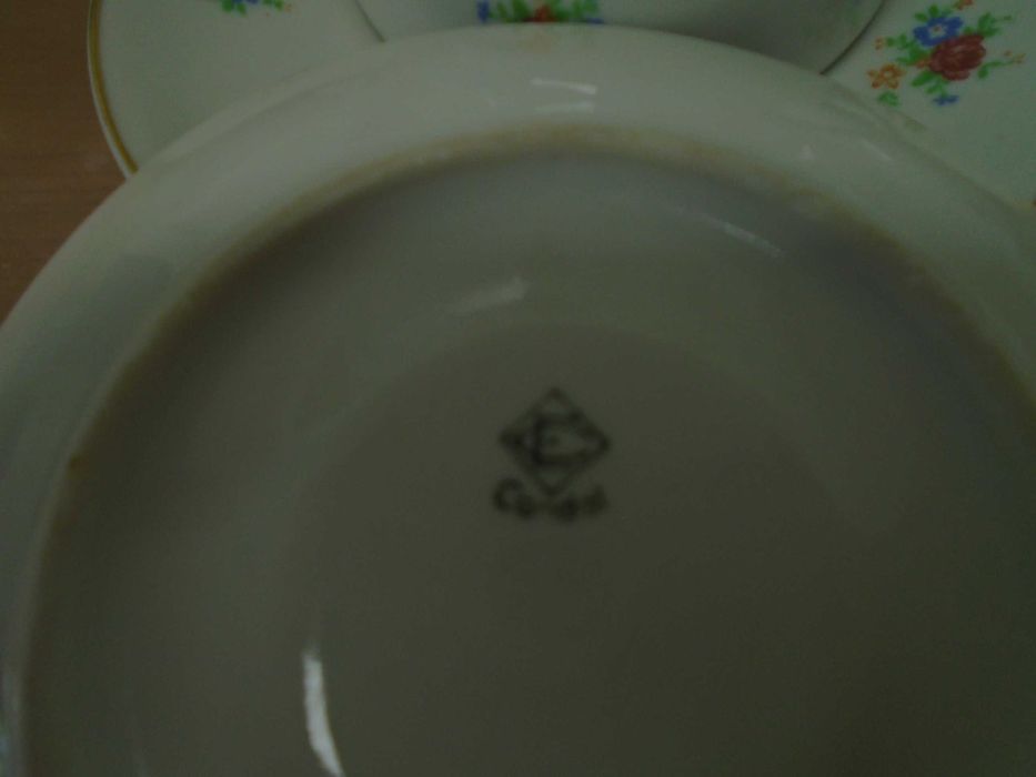 Serviço Chá  bonito e antigo. Cerâmica Candal