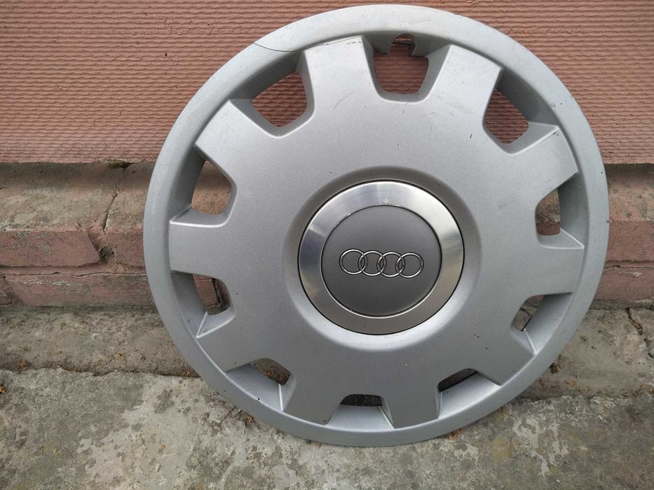 Ковпаки на Ауді R 15 (оригінал)