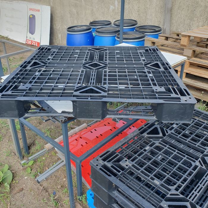 Paleta plastikowa 110x110 używana