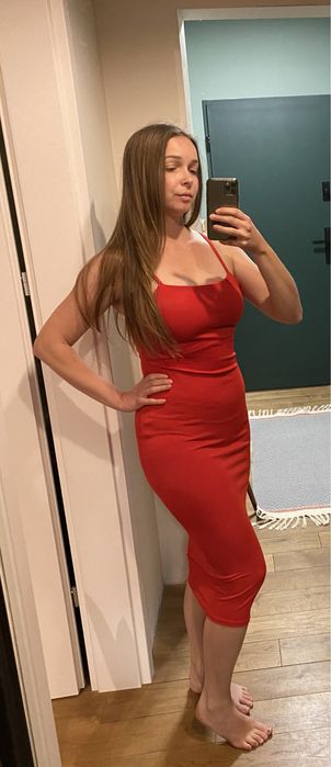 Sukienka PrettyLittleThing M czerwona długa na ramiączkach