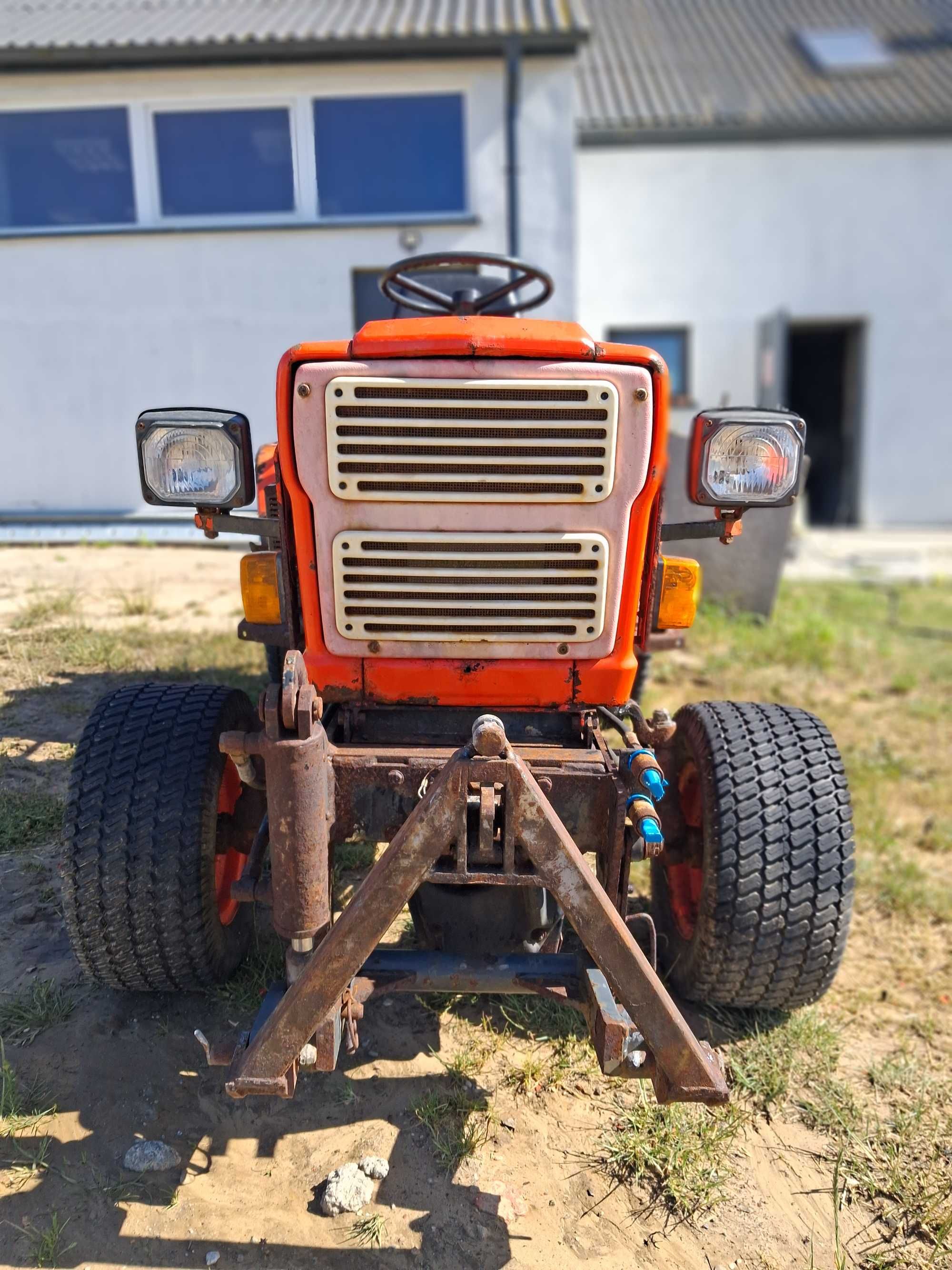 Traktorek HAKO 1600 D plus rozsiewacz Rauch