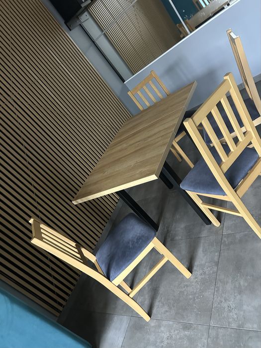 Stol 80x80 rozkladany i 4 krzesla