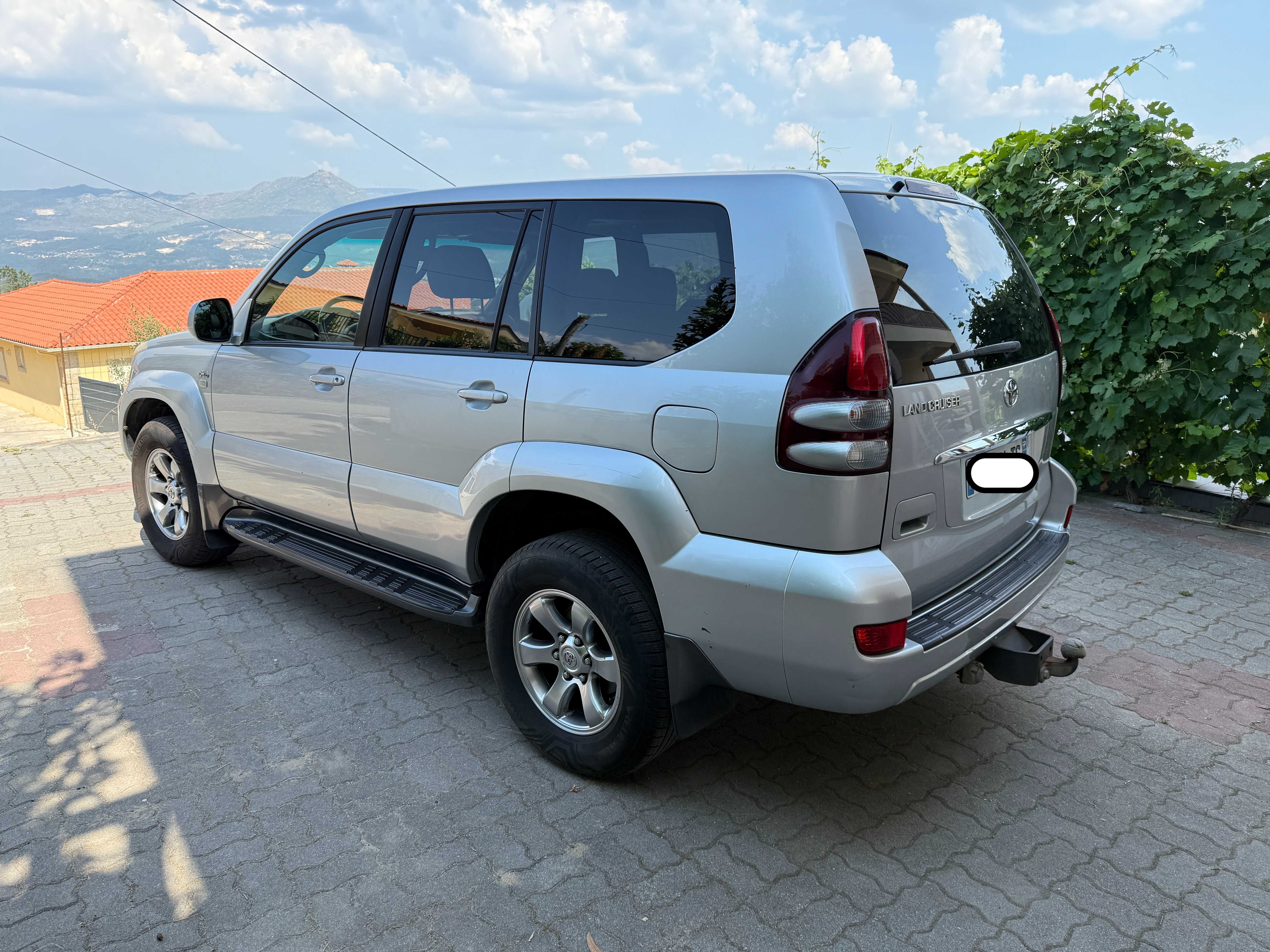 Toyota Land Cruiser KDJ-120, D-4D, Auto, 173 cv, 8 Lugares