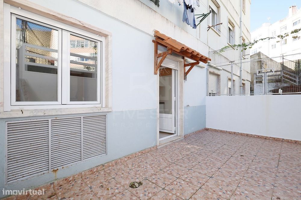 Arrendamento - T1 - Belém - Pátio Privativo