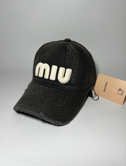 Кепка miu miu чорна беж