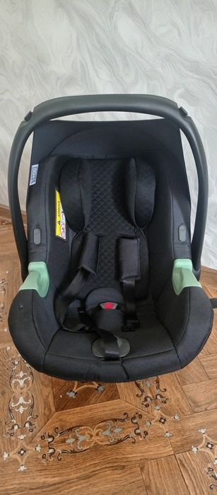 Дитяче автокрісло від народження