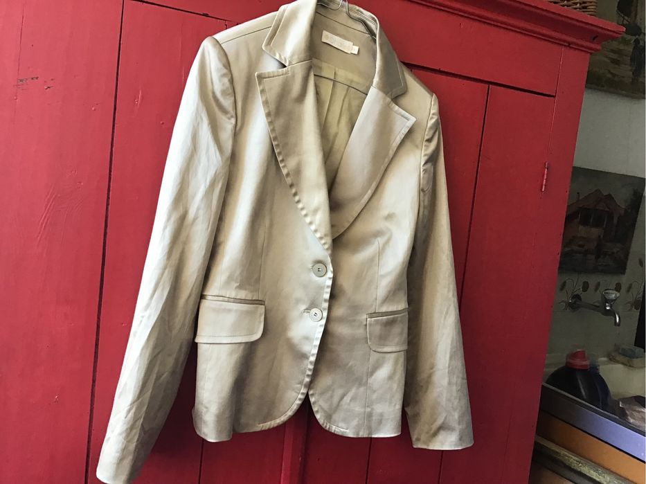 Blazer vintage acetinado da Charles. Tamanho 38. Portes CTT incluídos . Descida de preço.