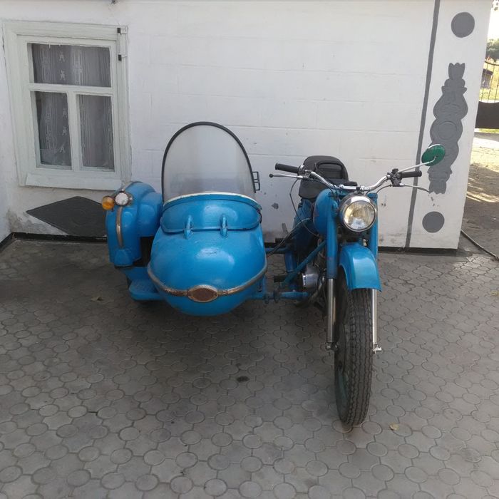 Два мотоцикли иж 56 та планета 3