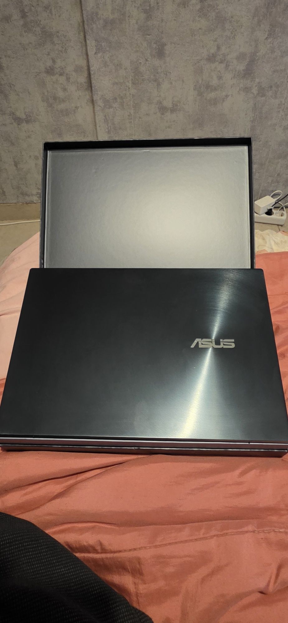ASUS Zenbook Pro UX582HS