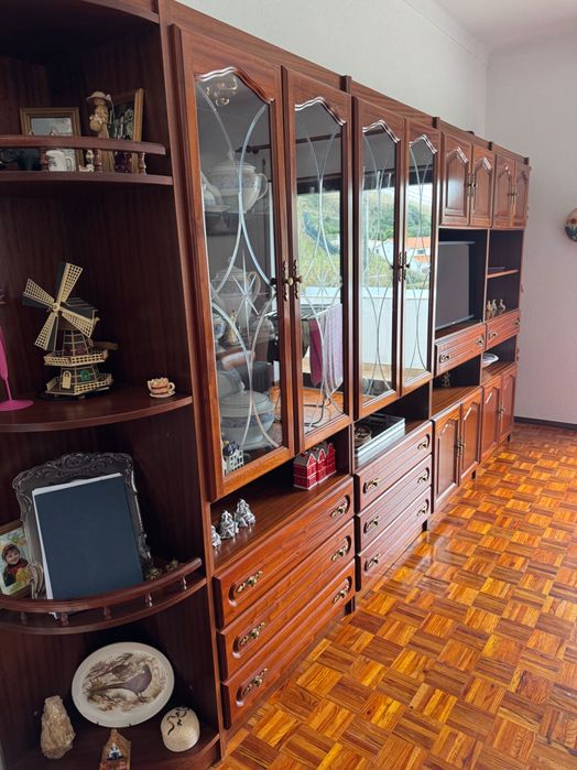 Móvel de sala em madeira