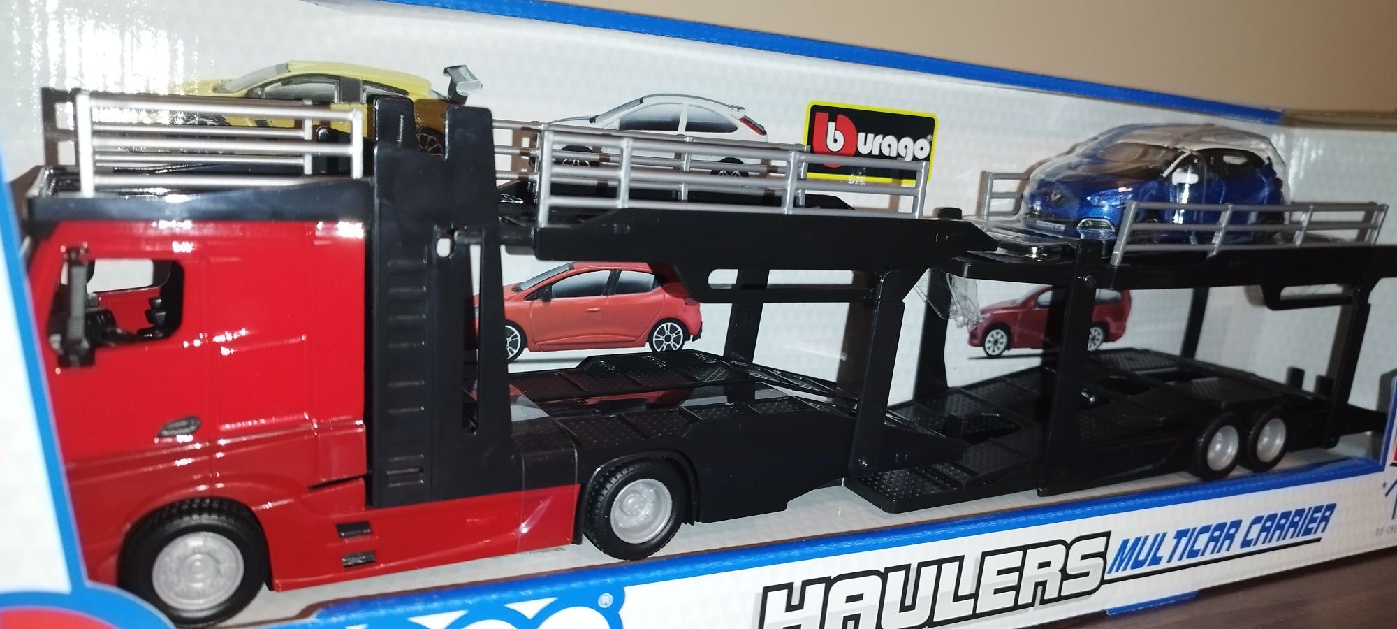 Bburago Street Fire Laweta Mercedes Actros Red, skala 1:43 Burago.