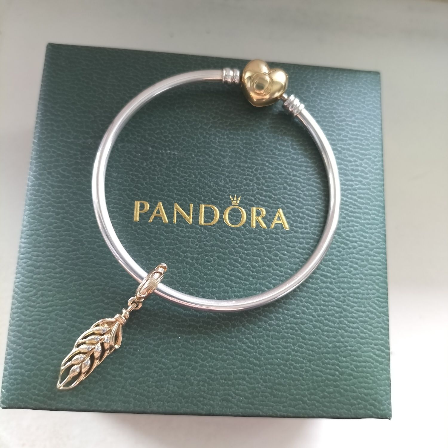 Bransoletka Pandora bangle shine z zawieszką shine