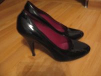 Buty z lakierowanej  skory wloskiej