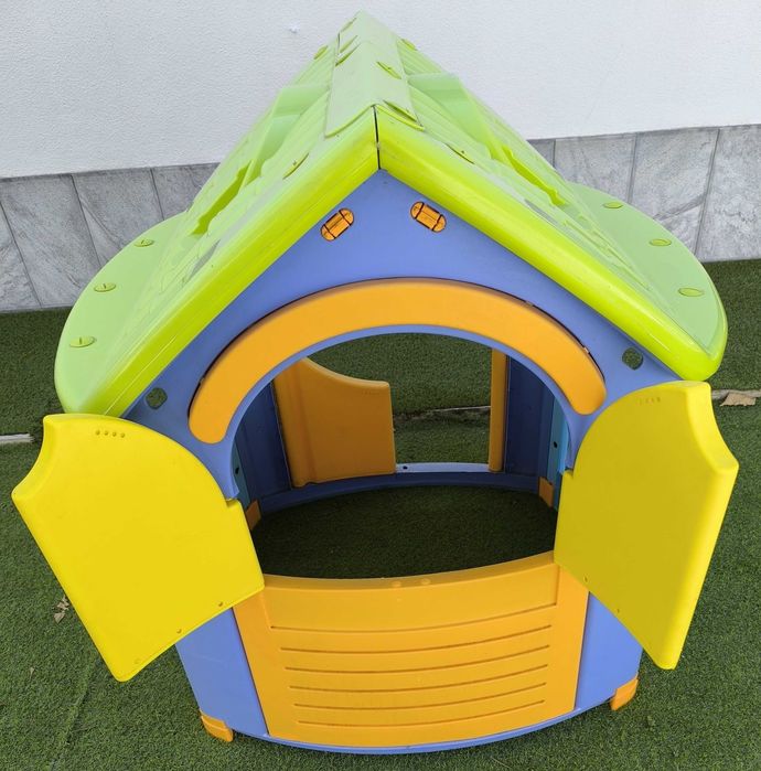 Casa de Brincar / Abrigo de Jardim (Playhouse)