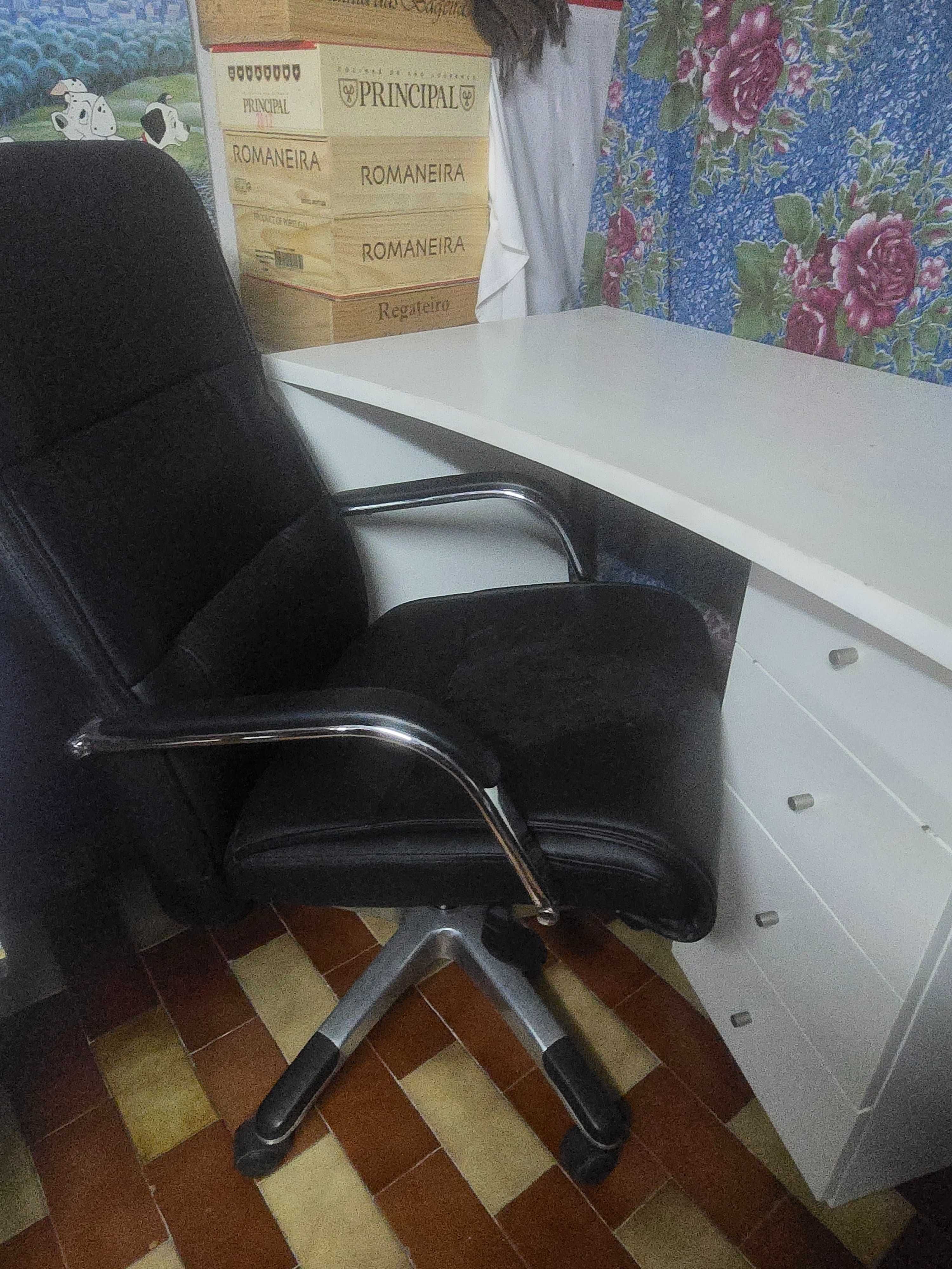 Mesa com cadeira Escritório