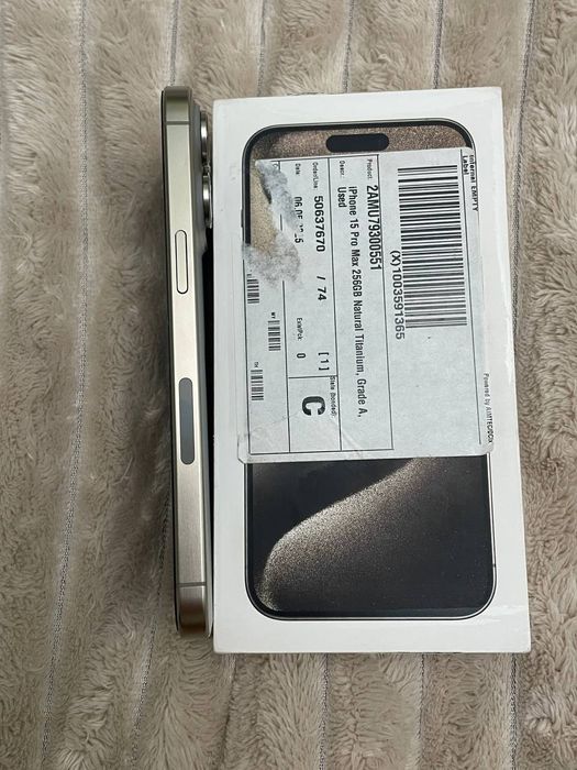 iPhone 15 pro max 256 Natural titanium