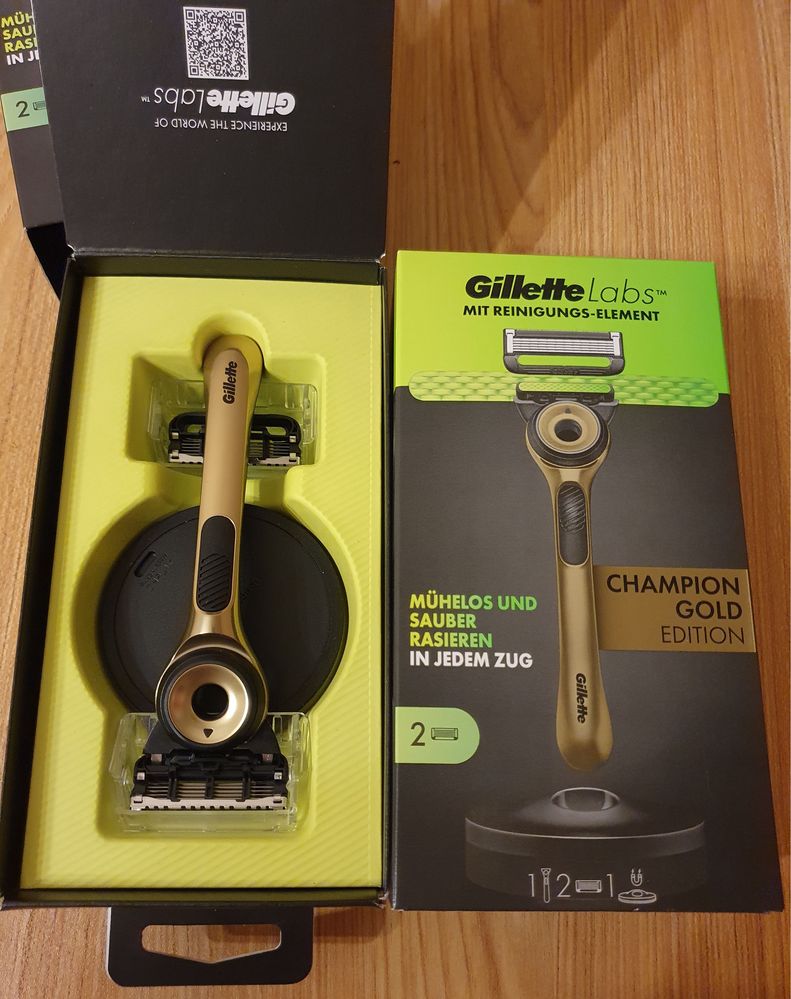 Бритва Gillette Labs с отшелушивающей полоской (магнитная подставка)