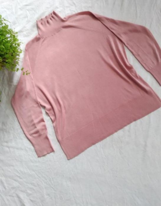 Новий натуральний светр  ZARA принт пильна троянда UK 14-16 EUR 42-44