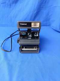 Старый винтажный фотоаппарат Полароид Polaroid 600 film Onestep