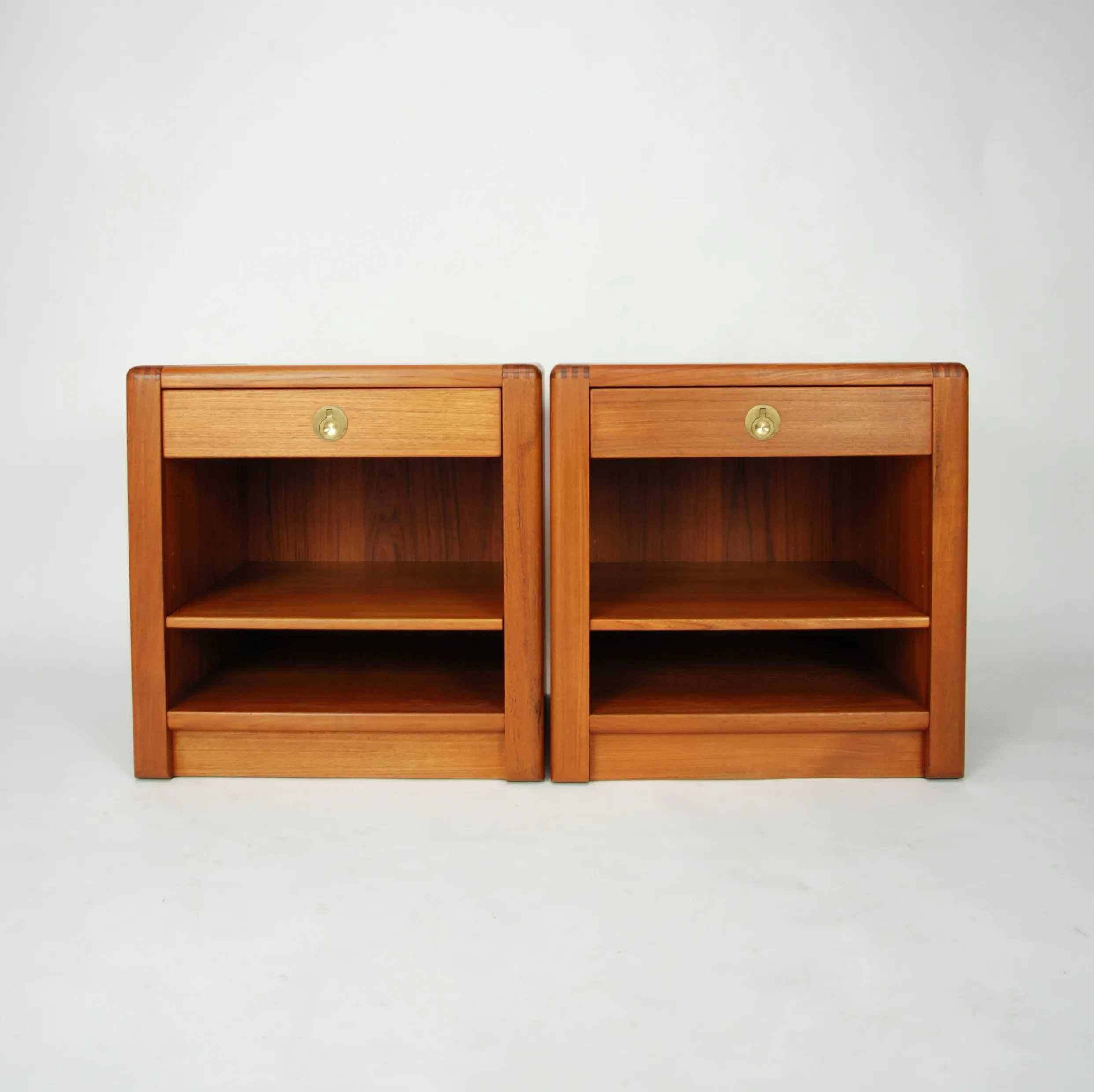 Szafki nocne lite drewno teak Dania lata 70/80