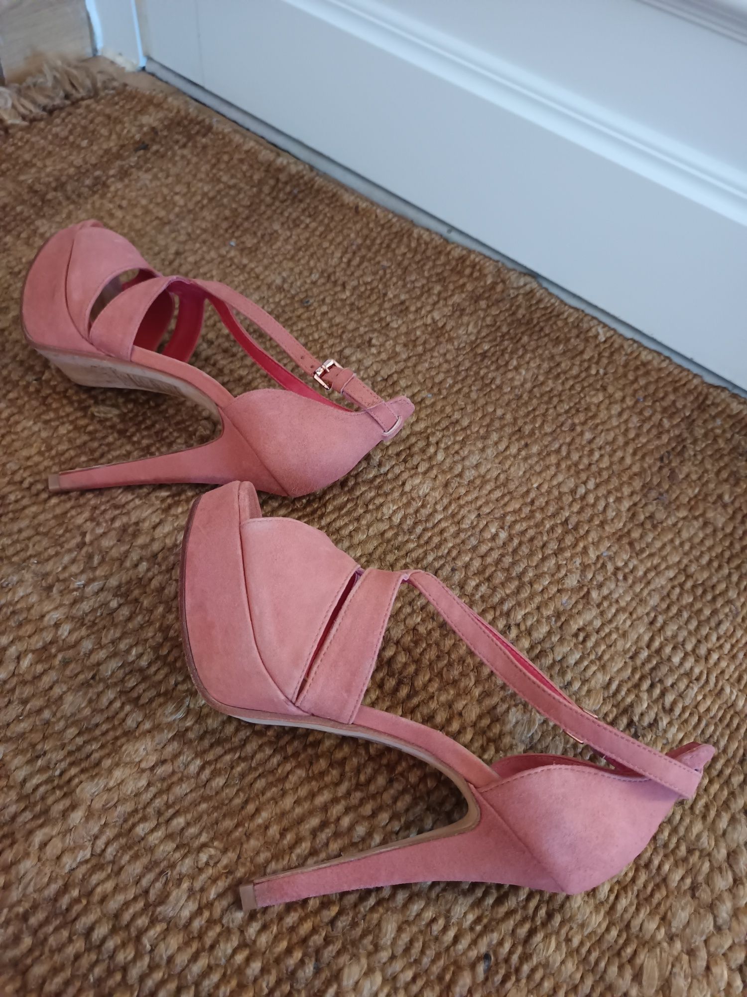 Elegantes Sandálias Coral, "Cubanas"