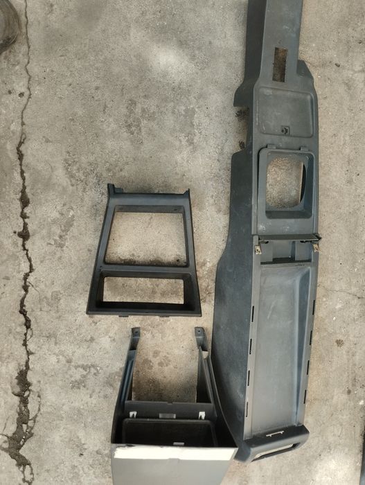 Торпеда ,сиденья , решетка радиатора и салон Опель аскона