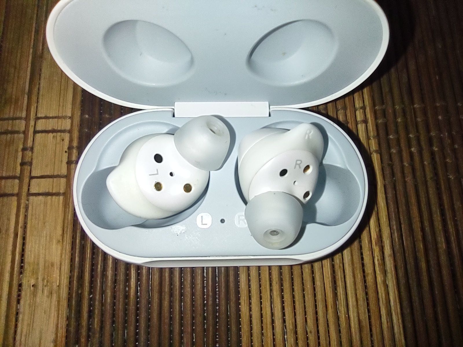 Samsung Galaxy buds sm-r170