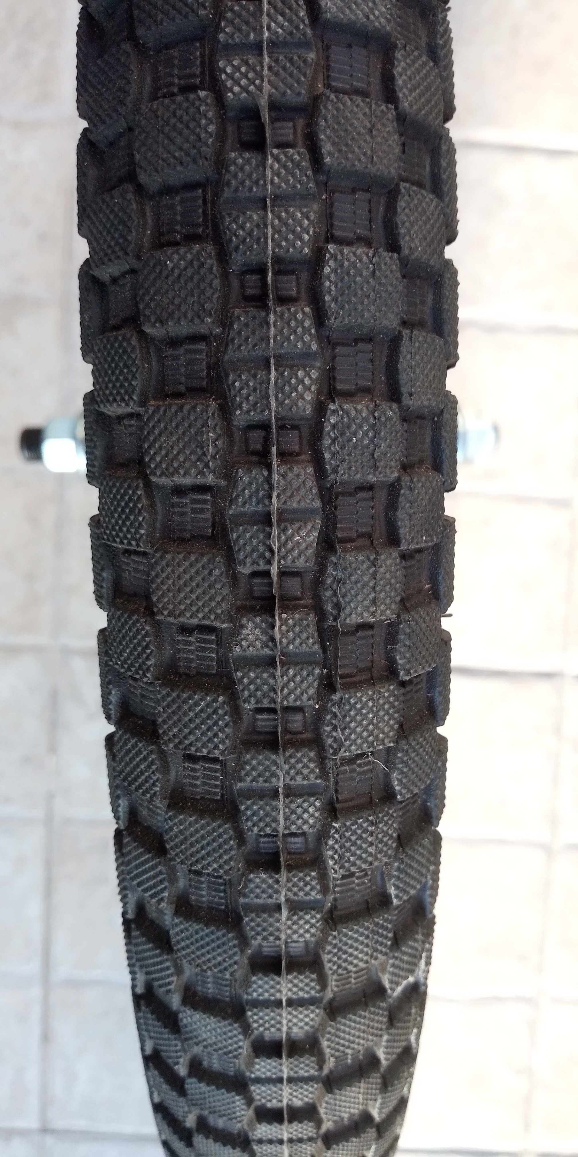 Roda e pneu BMX.