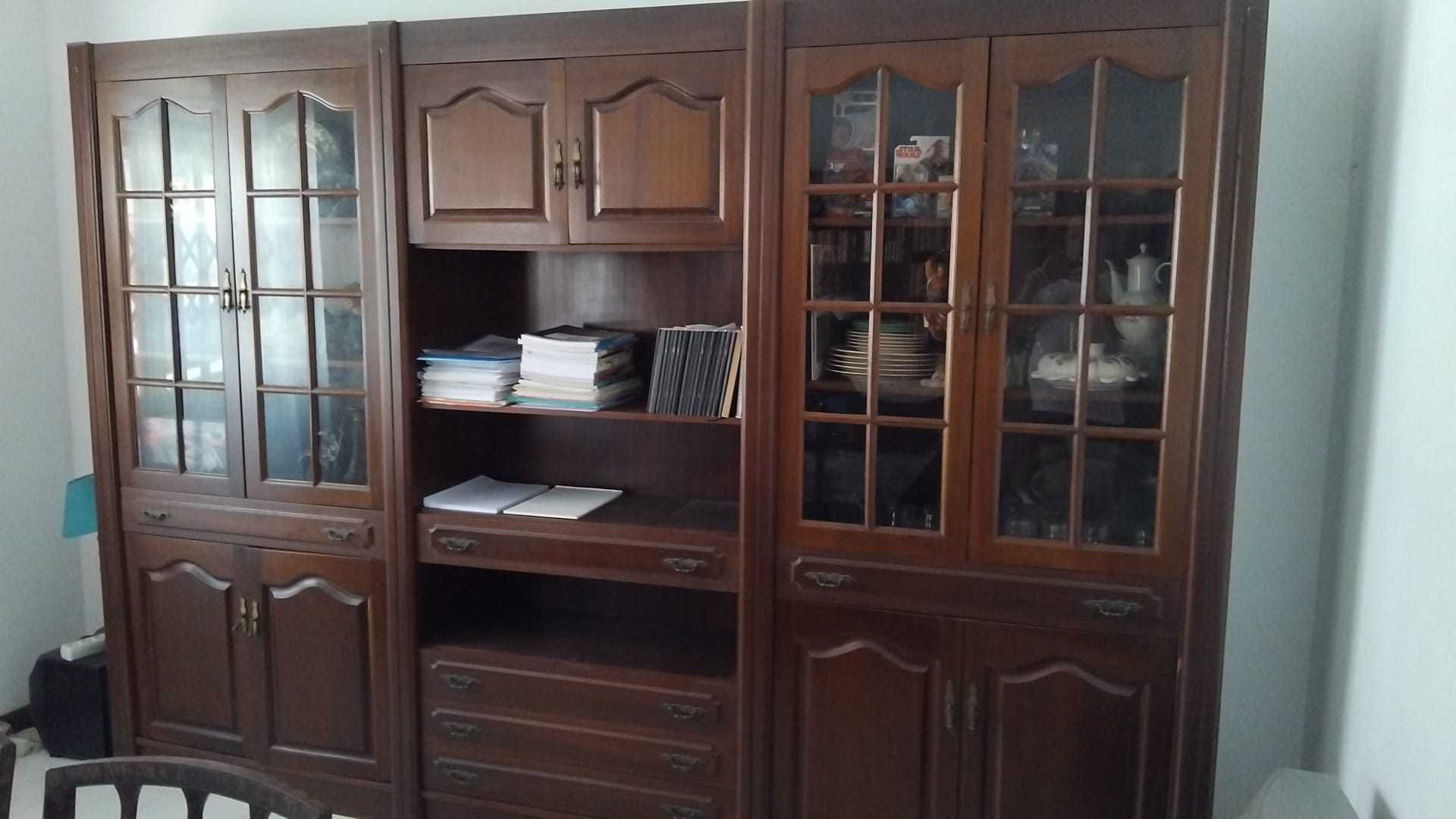 Móvel de Sala em Madeira Maciça
