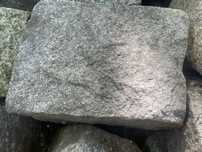 Kostka granitowa duża starobruk ok.20x20 cm 25 kg