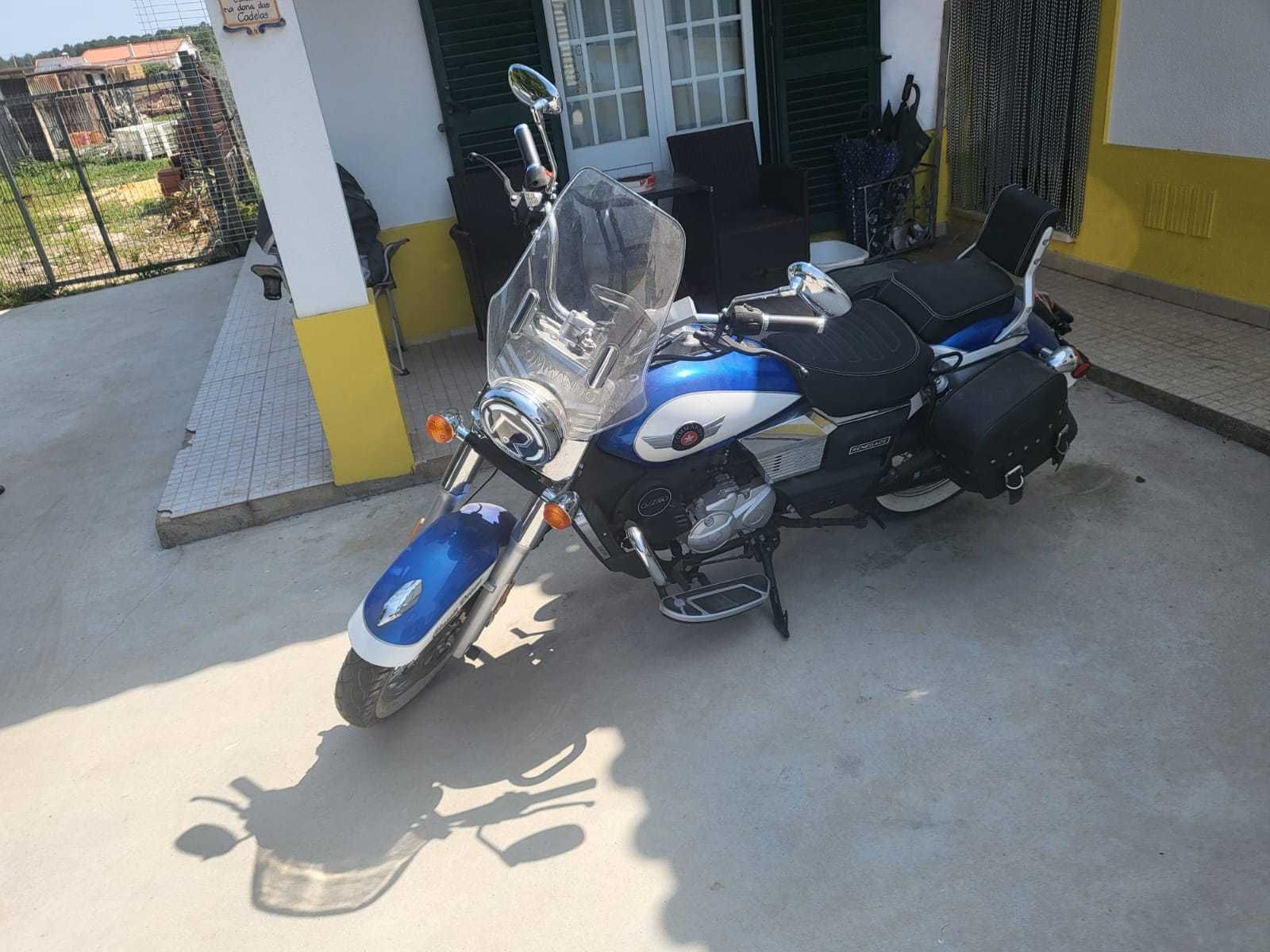MOTO Renegate de Luxe 125
