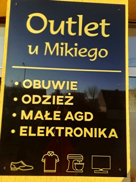 Szyld na outlet/ Czarne tło, złote napisy