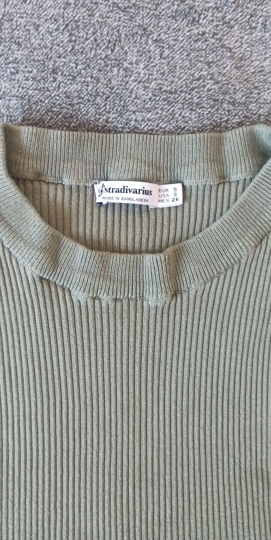 Damski oliwkowy zielony khaki prążkowany sweterek S 36 Stradivarius