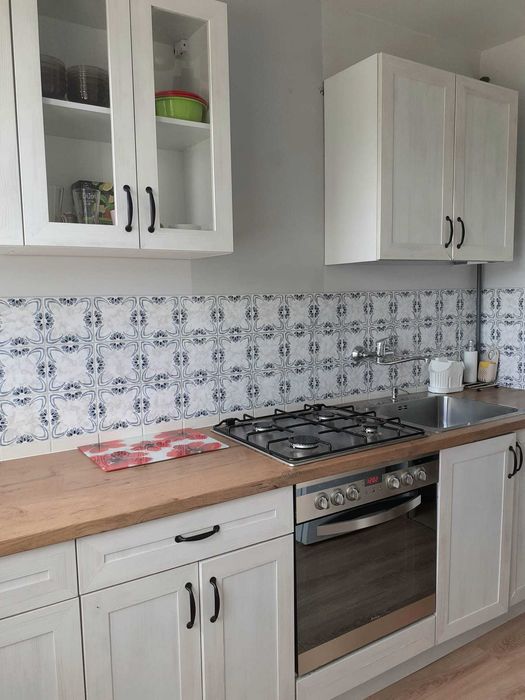 Dwupokojowy apartament z łazienką i kuchnią. 43m2, II piętro, winda.