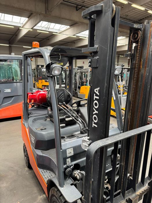 Навантажувач вилковий TOYOTA газ бензин погрузчик Тойота