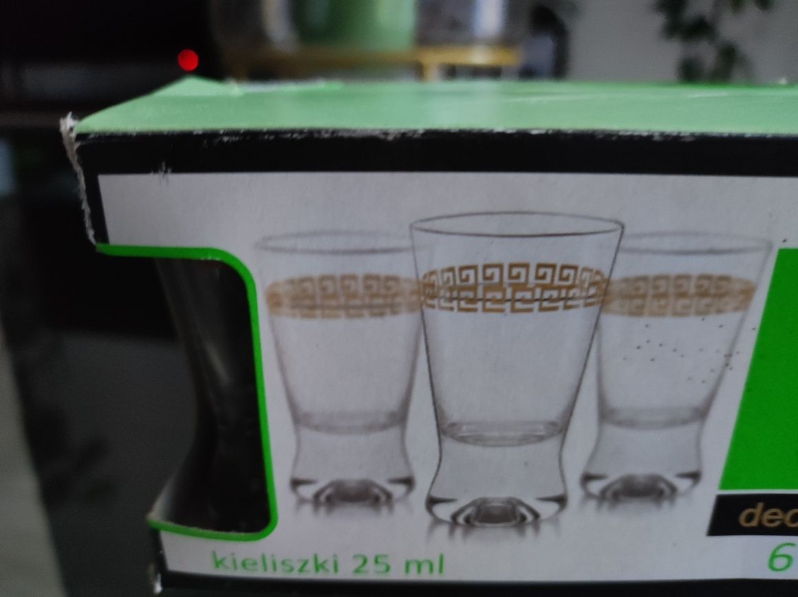 Kieliszki z cienkiego szkła
