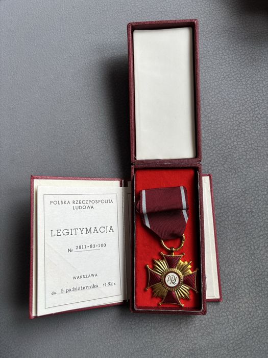 Odznaka Złoty Krzyż Zasługi z legitymacją  PRL