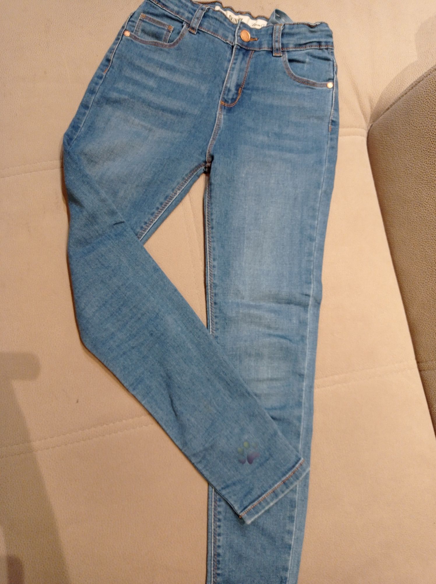 Spodnie dla dziewczynki jeansowe r.140
