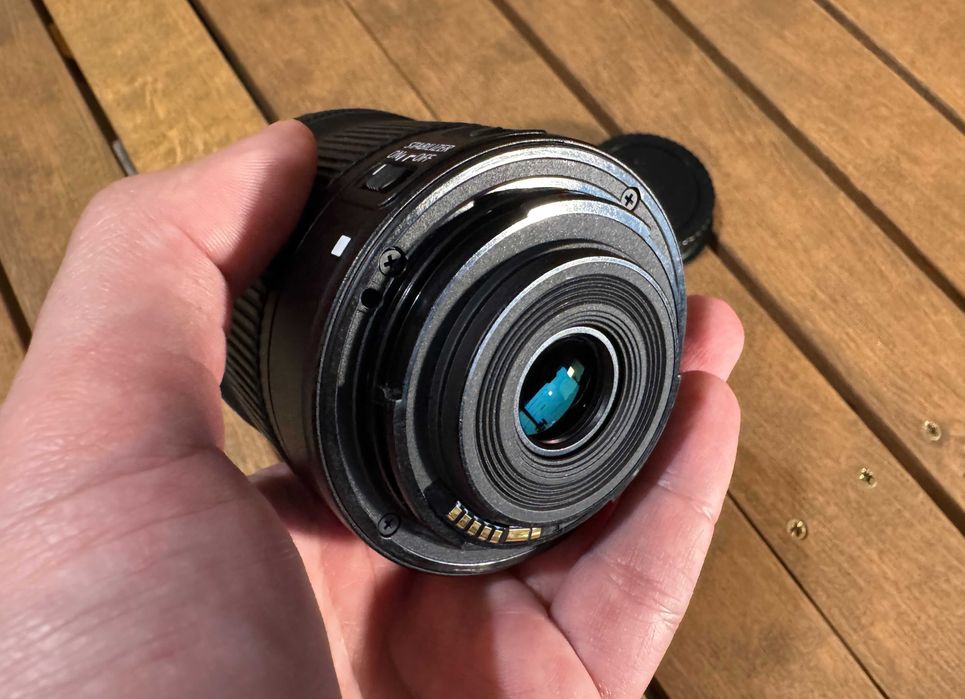 Обʼєктив Canon EF-S 10-18mm f/4.5-5.6 IS STM