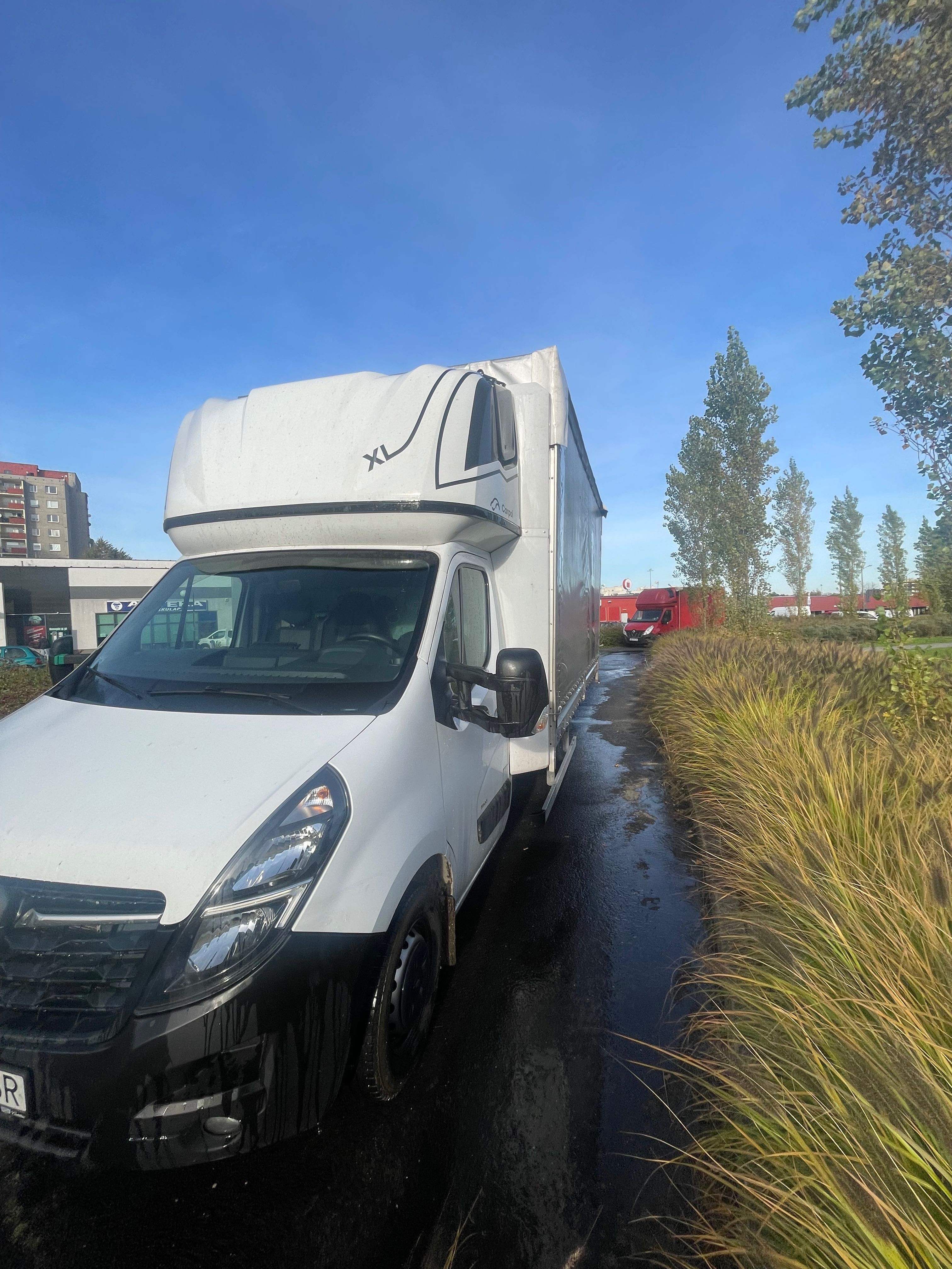 Wynajem busów Renault Master Plandeka 8,10,12 pal