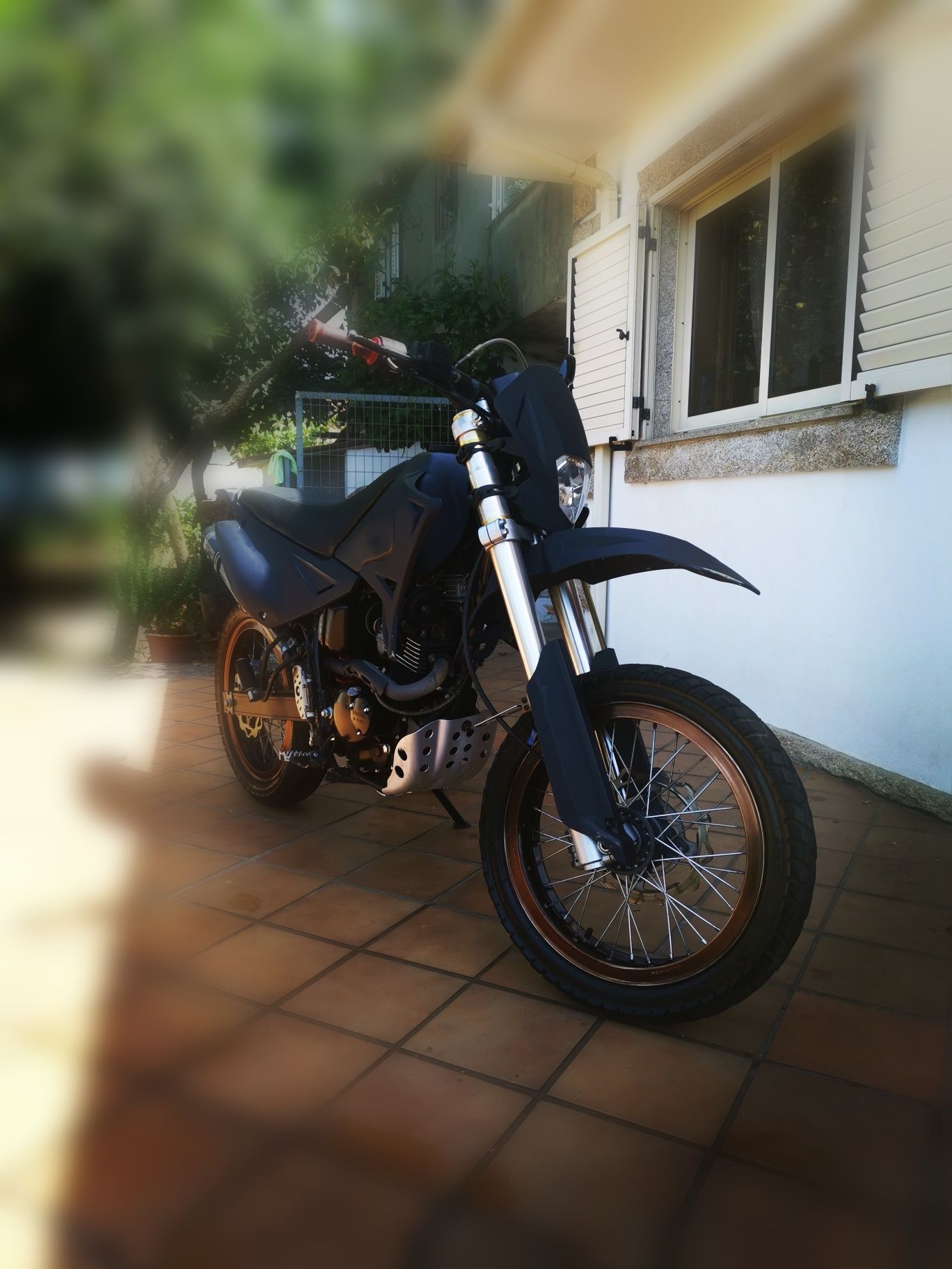 Vendo mota 125cc supermotard