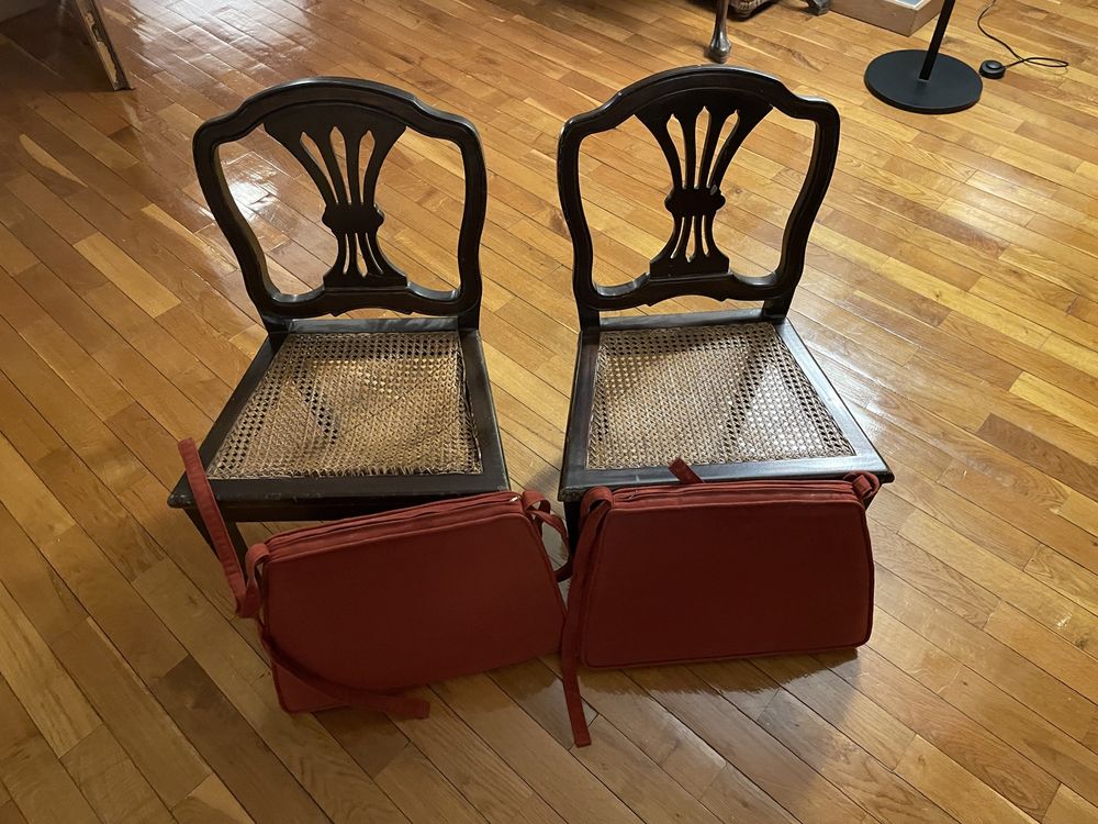 Duas cadeiras senhorinhas