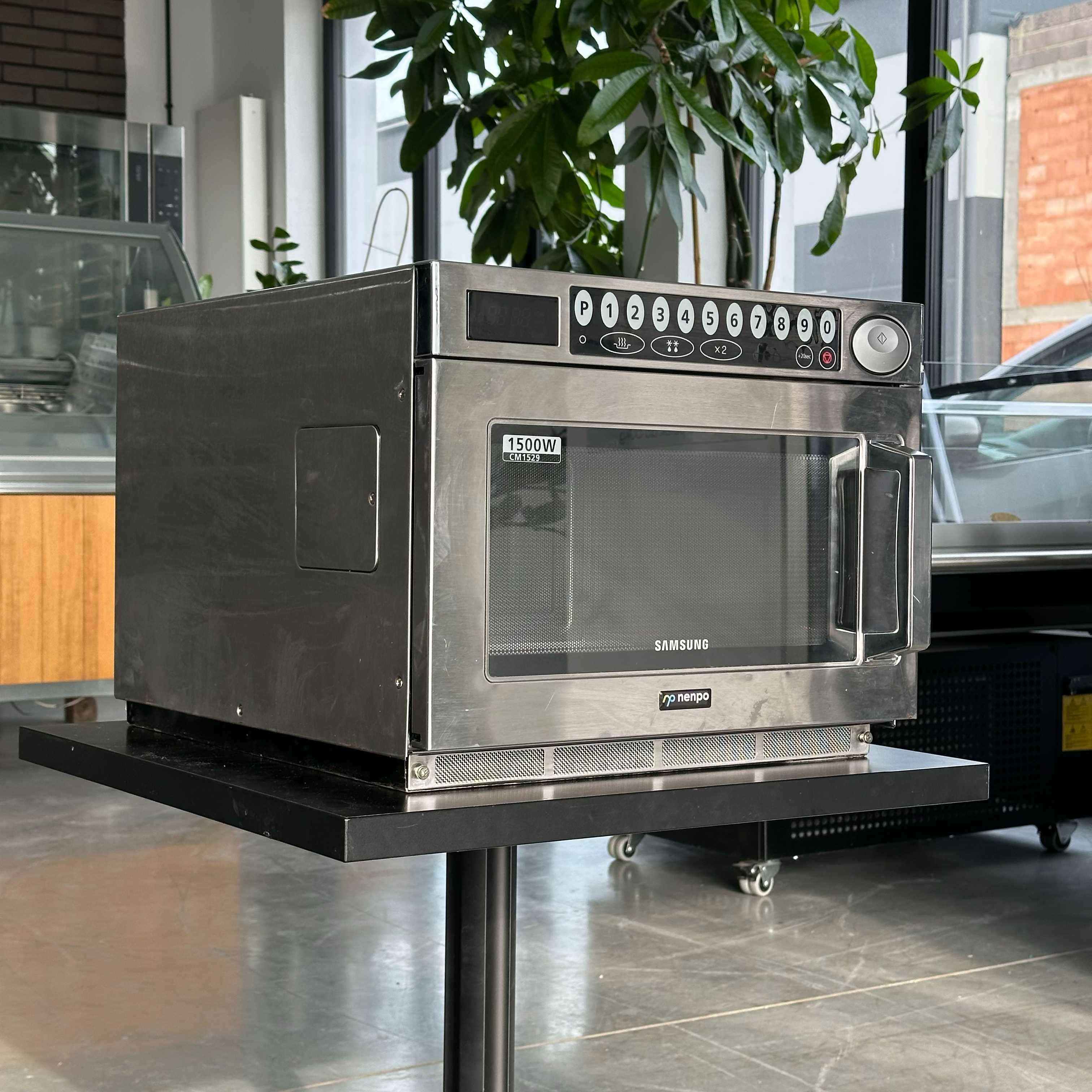 Kuchenka mikrofalowa duża Profesjonalna 1500 W – stal nierdzewna