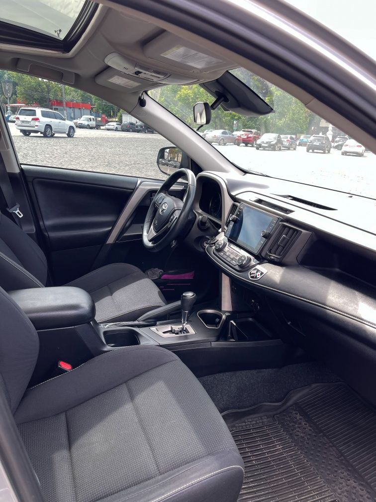 Toyota Rav 4 2017 року