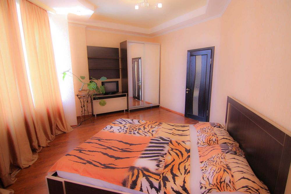 Сдам 2ком посуточно Аркадия новый дом, море 5 мин . Ул. Генуэзская