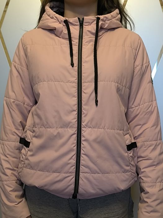 Весняна рожева курточка .