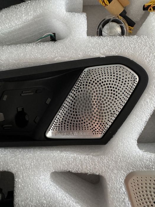 Комплект сеток с подсветкой Bowers&Wilkins на BMW X5 G05 g30 G20 g06