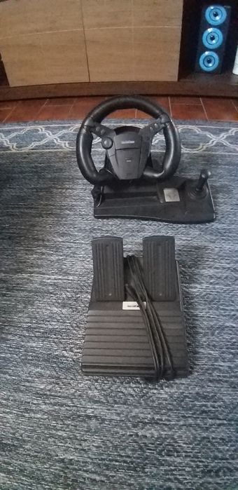 Volante e pedais