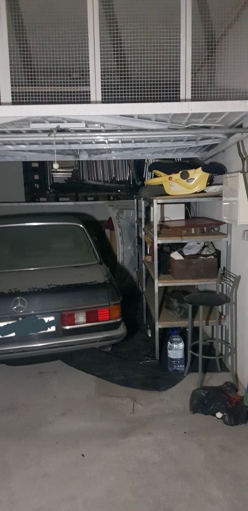 Garagem junto com carro clássico