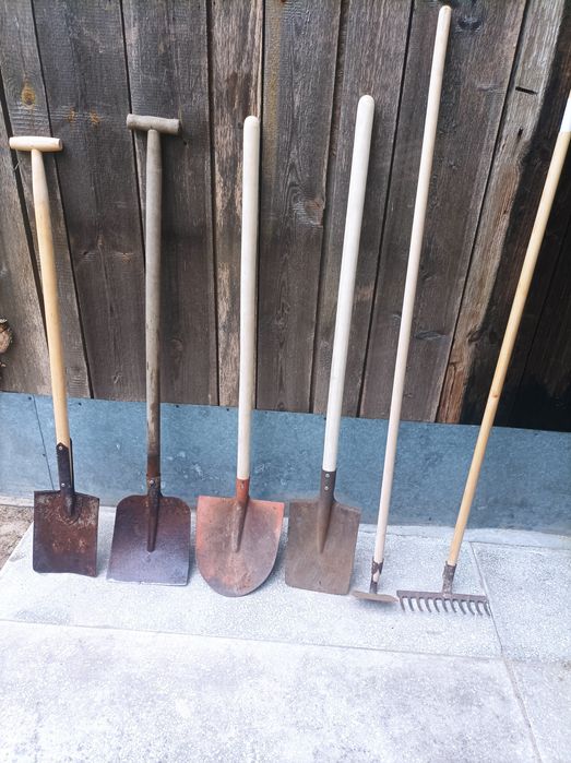 Narzędzia ogrodnicze.szpadel łopata,grabki.